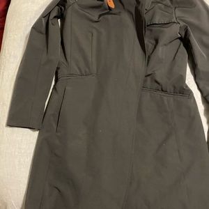 Tumi trench style raincoat in Navy